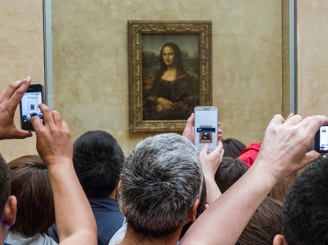 Are Phones and Social Media a Distraction in Museums and Galleries?